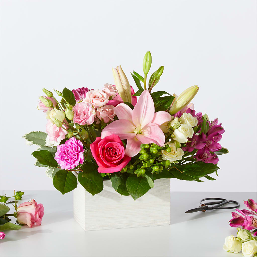 Sweetberry Box – A Florist Original – HEARTS & FLOWERS FLORIST, Pine Bush NY