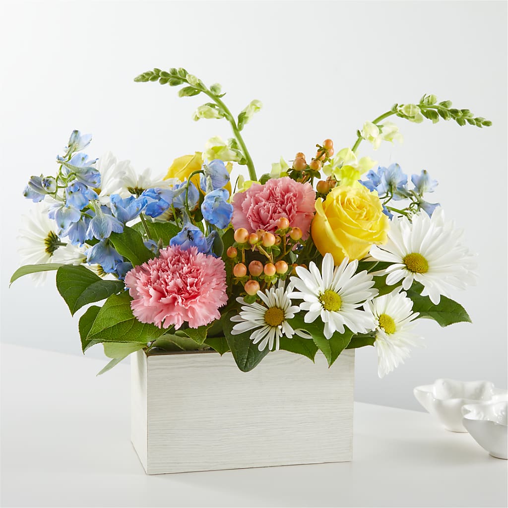 Sun Salutation Box Bouquet – HEARTS & FLOWERS FLORIST, Pine Bush NY