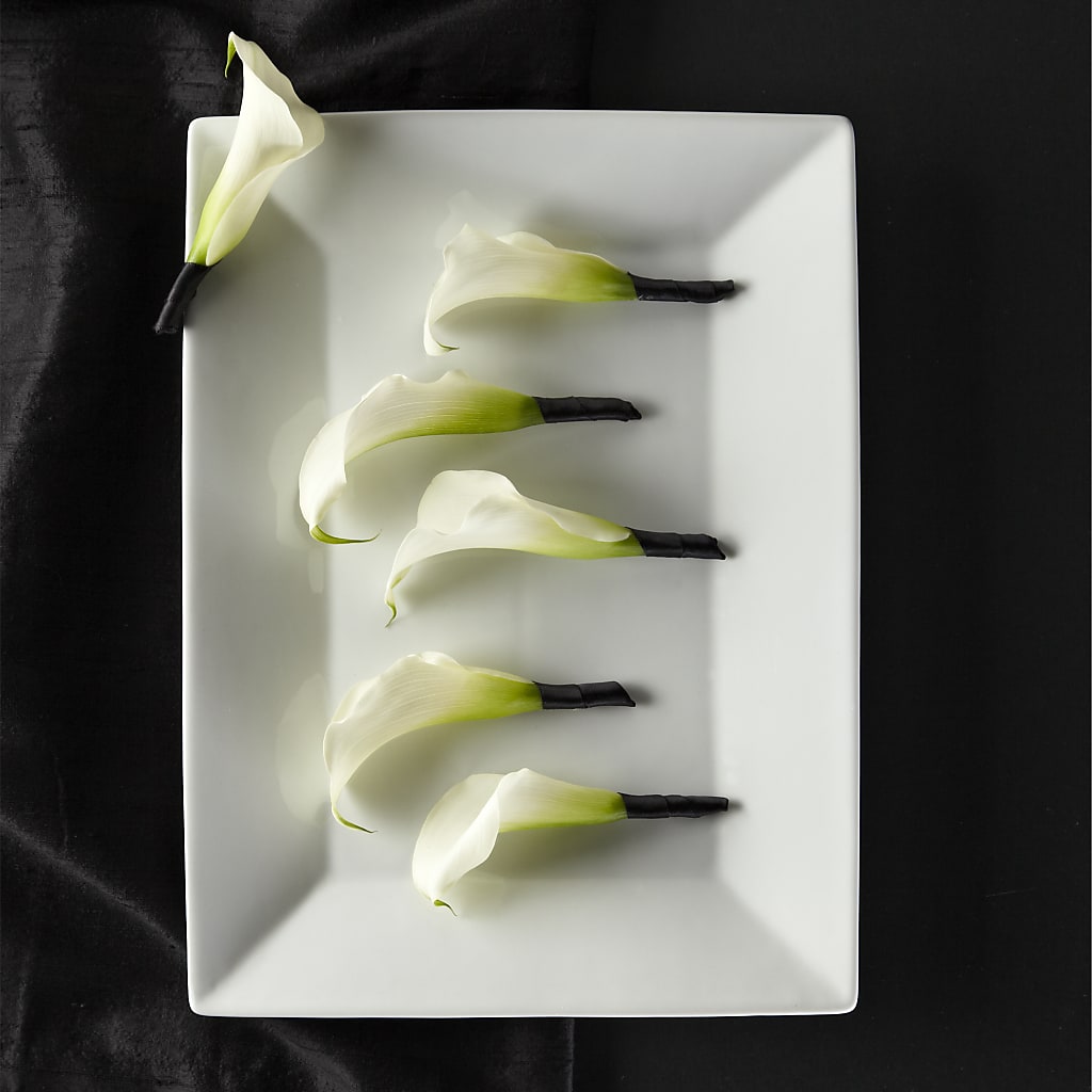 Calla Lily Promise Boutonniere – HEARTS & FLOWERS FLORIST, Pine Bush NY