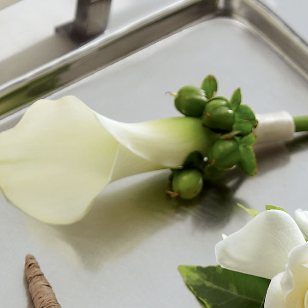 White Calla Boutonniere – HEARTS & FLOWERS FLORIST, Pine Bush NY
