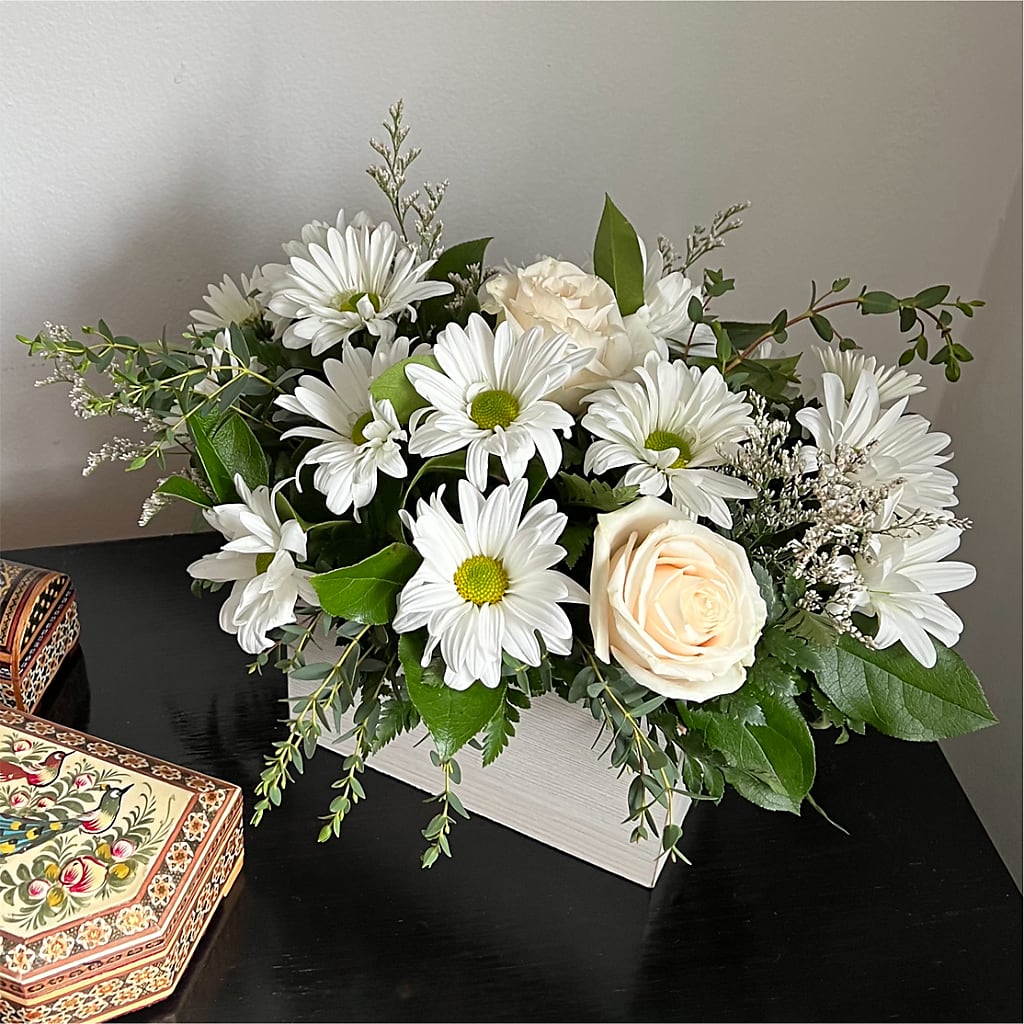 Fresh Linen Box Bouquet – HEARTS & FLOWERS FLORIST, Pine Bush NY