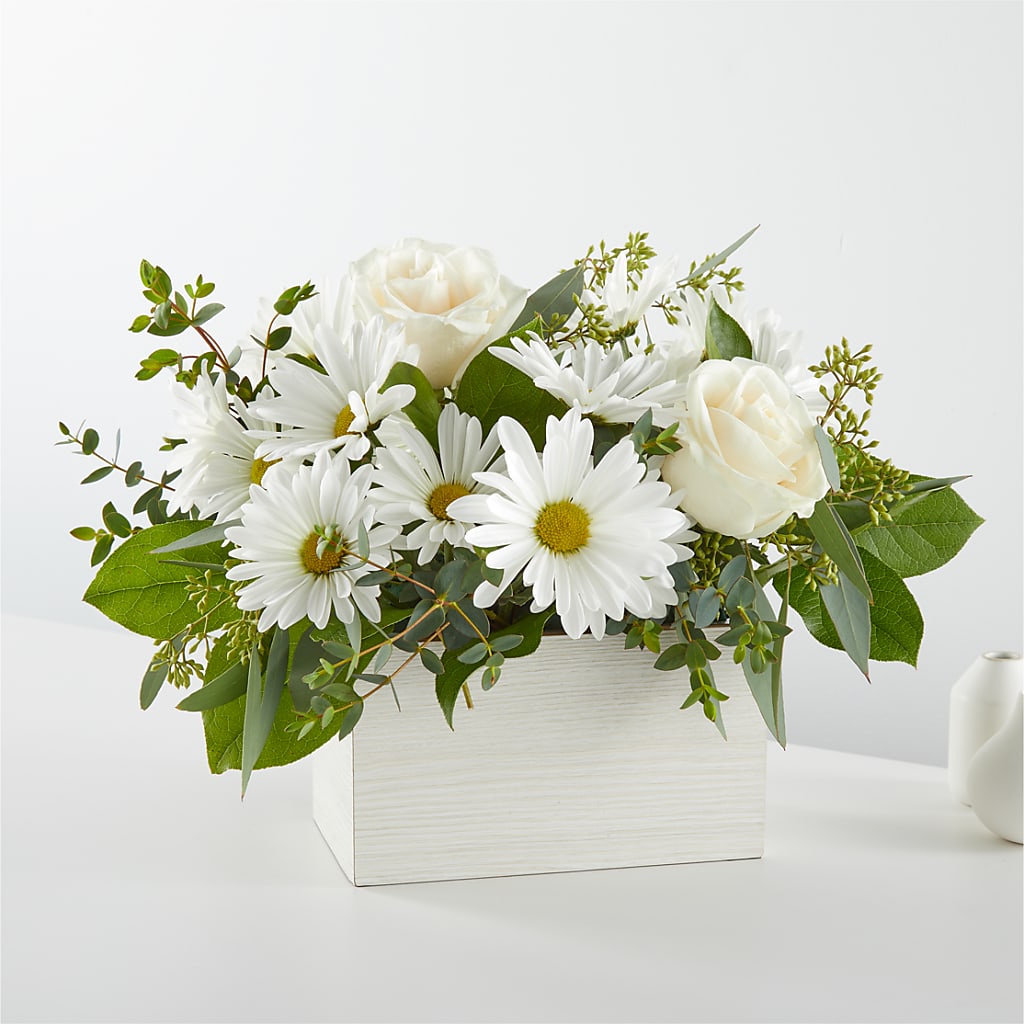 Fresh Linen Box Bouquet – HEARTS & FLOWERS FLORIST, Pine Bush NY