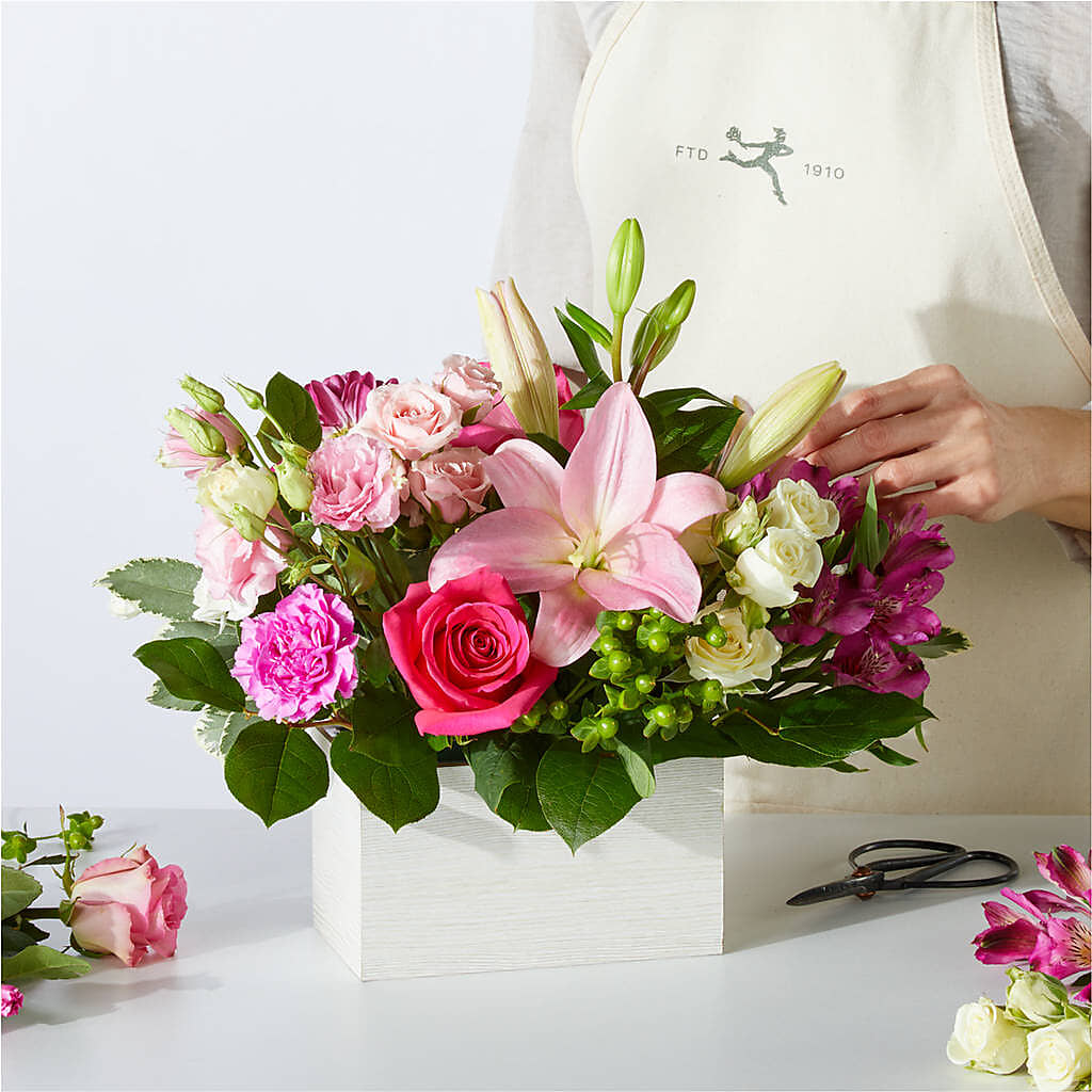 Sweetberry Box – A Florist Original – HEARTS & FLOWERS FLORIST, Pine Bush NY