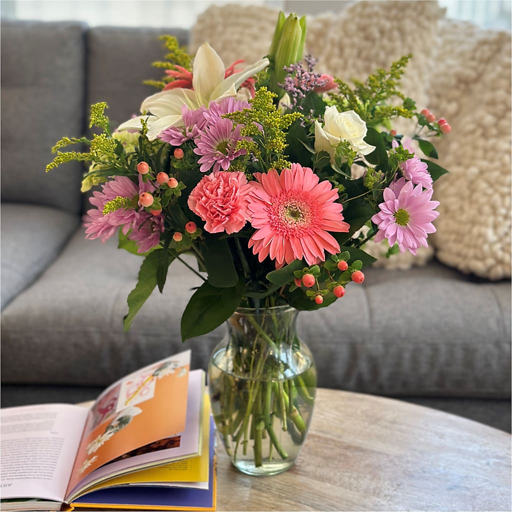 Pastel Tradition - A Florist Original – HEARTS & FLOWERS FLORIST, Pine Bush NY