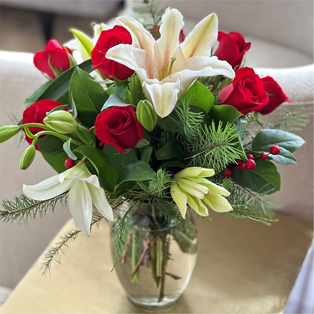 Sparkling Snowflakes Bouquet – HEARTS & FLOWERS FLORIST, Pine Bush NY