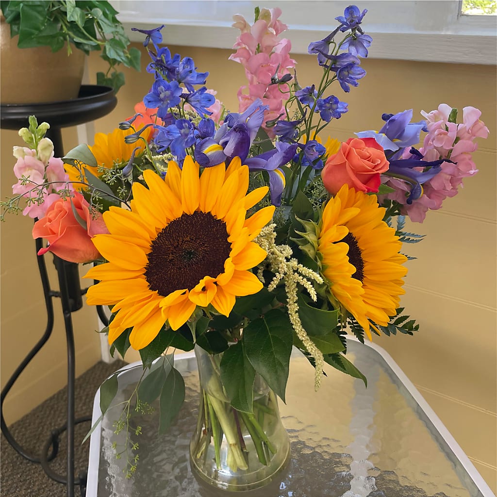 Rays of Life Bouquet – HEARTS & FLOWERS FLORIST, Pine Bush NY