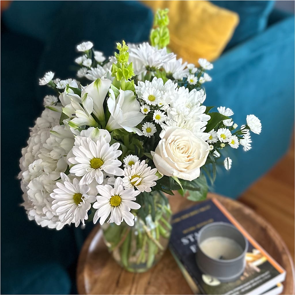 Classic Ivory – A Florist Original – HEARTS & FLOWERS FLORIST, Pine Bush NY