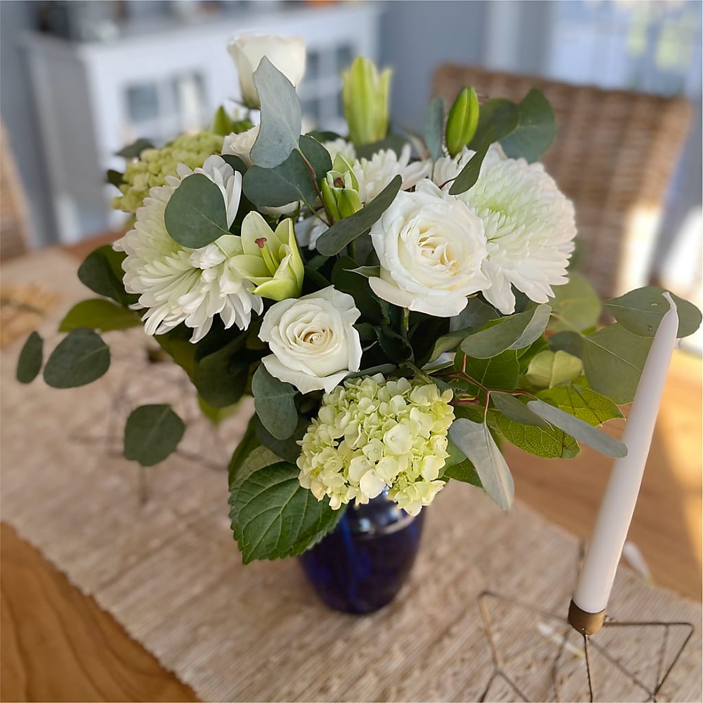 Snowy Dreams Bouquet – HEARTS & FLOWERS FLORIST, Pine Bush NY